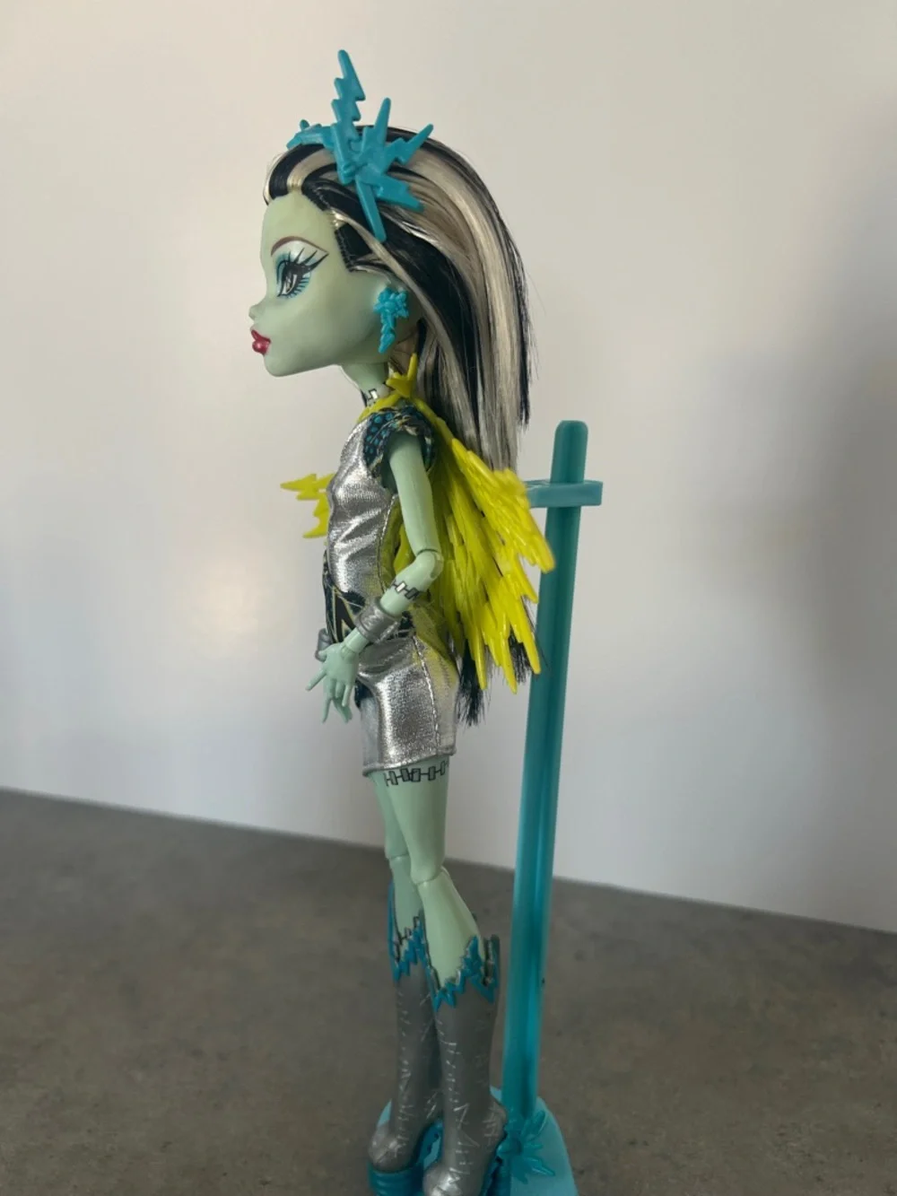 Monster High Power Ghouls Frankie Stein Voltageous 2013 Mattel Stand Brush - Picture 6 of 7